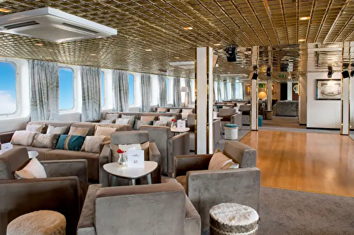 Lounge Bar with Dance Floor